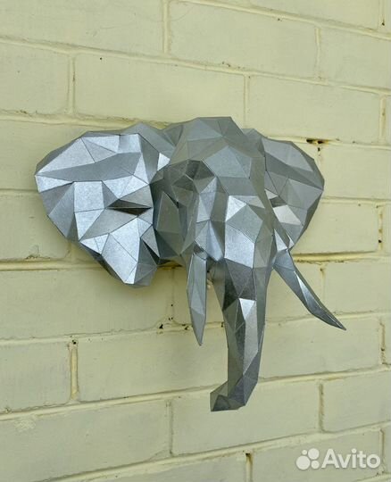 Фигура на стену в стиле паперкрафт