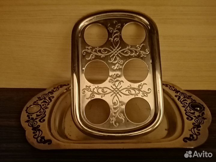 Поднос с рюмками