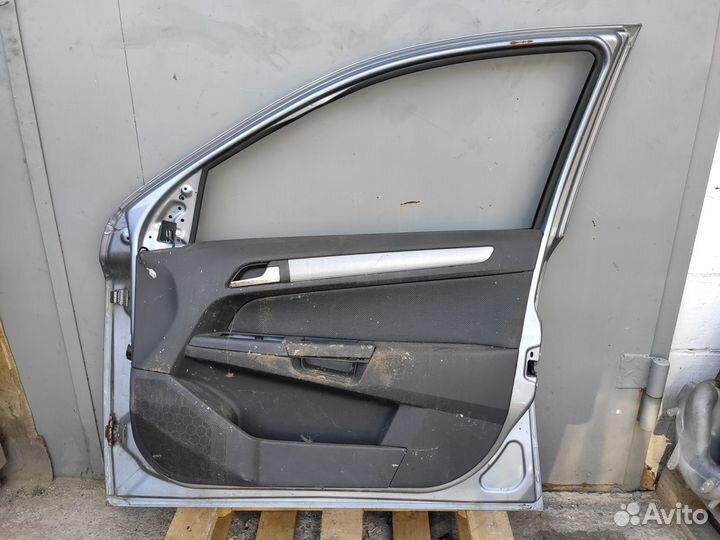 Дверь передняя правая на Opel Astra H Z155
