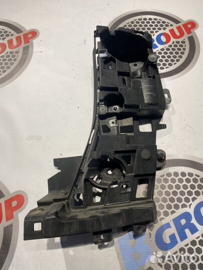 Кронштейн заднего бампера Прав. 51128069902 бмв X7