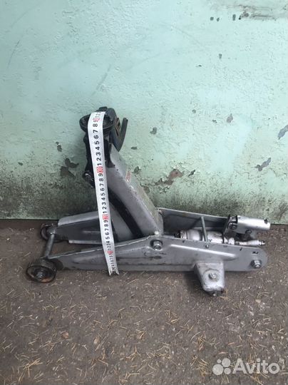 Домкрат подкатной 2 тонны бу