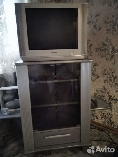 Тумба под телевизор и телевизор