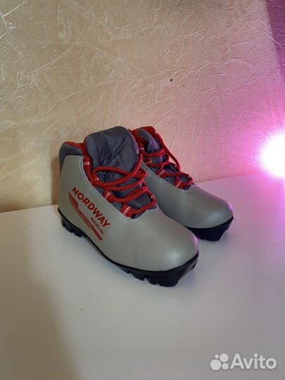 Лыжные ботинки