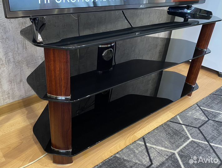 Стеклянная тумба под тв