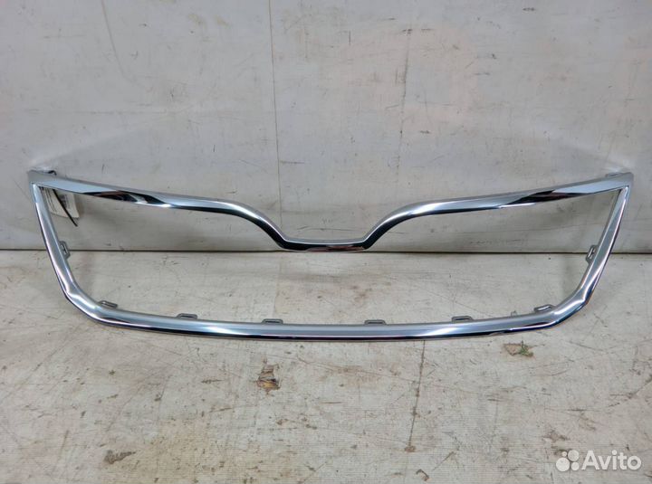 Молдинг решетки радиатора передний Skoda Rapid