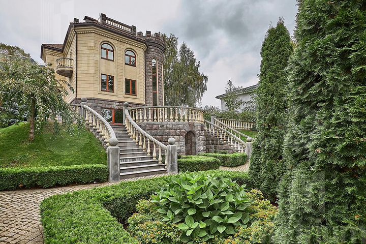 Коттедж 1000 м² на участке 30 сот.