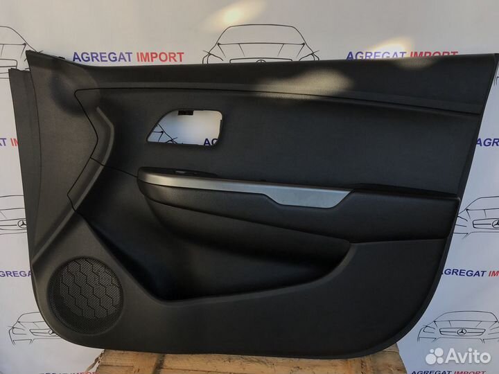 Обшивка передней правой двери Kia Rio 3