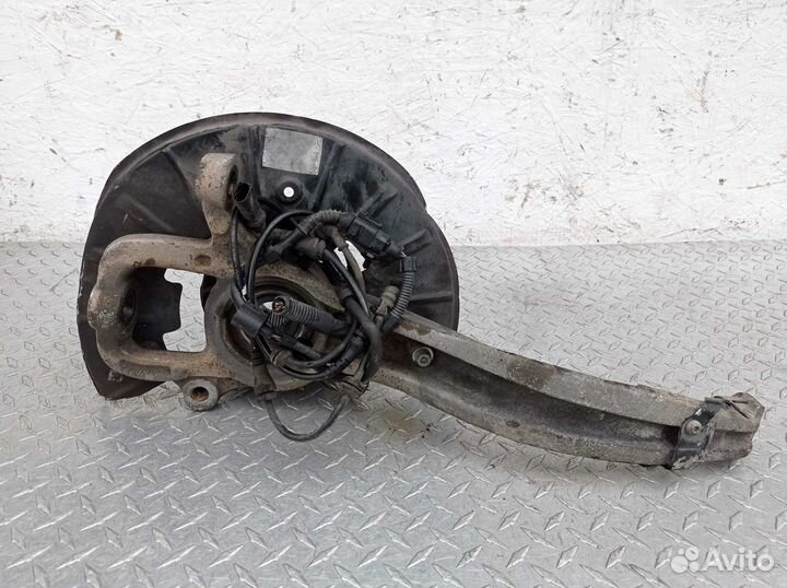 Кулак поворотный левый Audi Q7 4L 7L0407257A