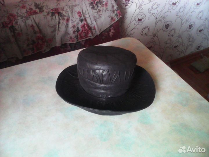 Женская кожаная шляпа (нубук)