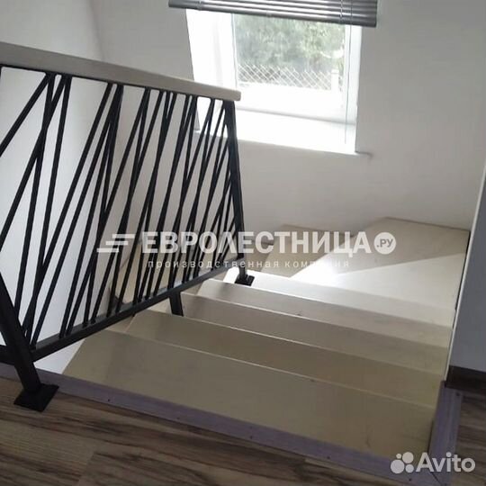 Лестница на металлическом каркасе