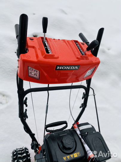 Снегоуборочная машина hss13le Honda
