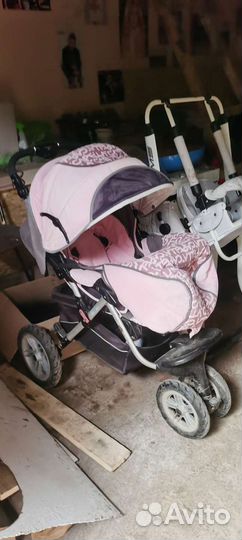 Прогулочная коляска и качели