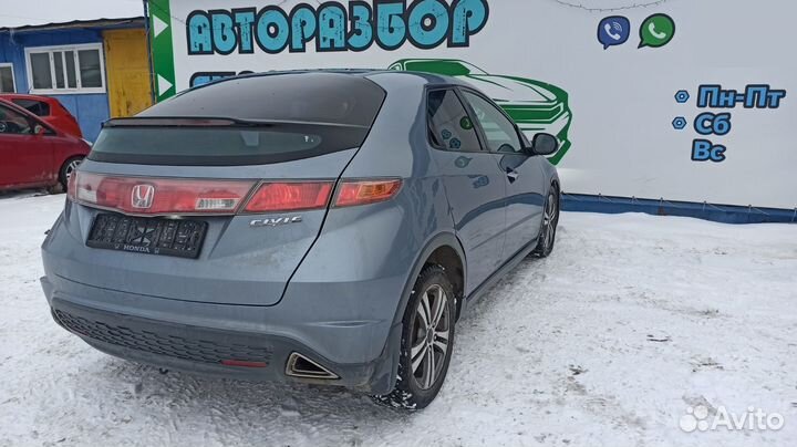 Накладка декоративная Honda Civic 5D 83111SMG02ZA Отличное состояние