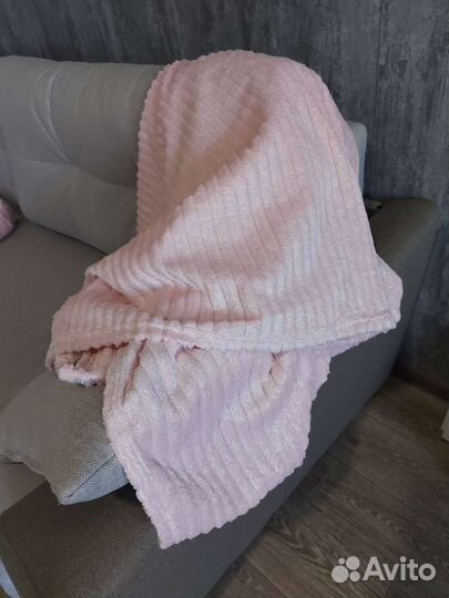 Продам 2 пледа 120 на 150 новые