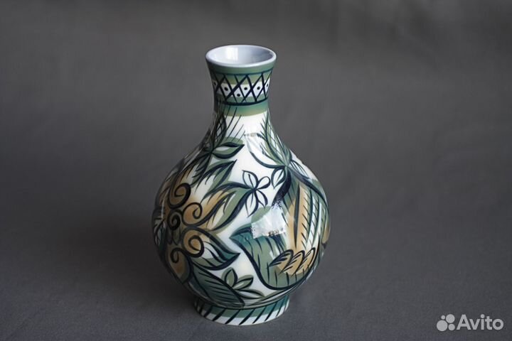 Фарфоровая вaзa лфз «Зелёный узор». Городецкий