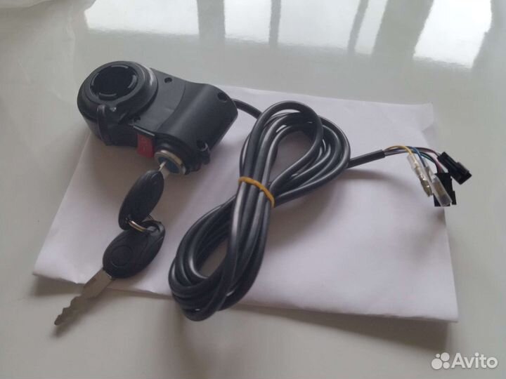 Замок зажигания с курком и кнопкой