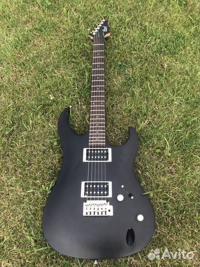 Продам электрогитару Cort Aero-2