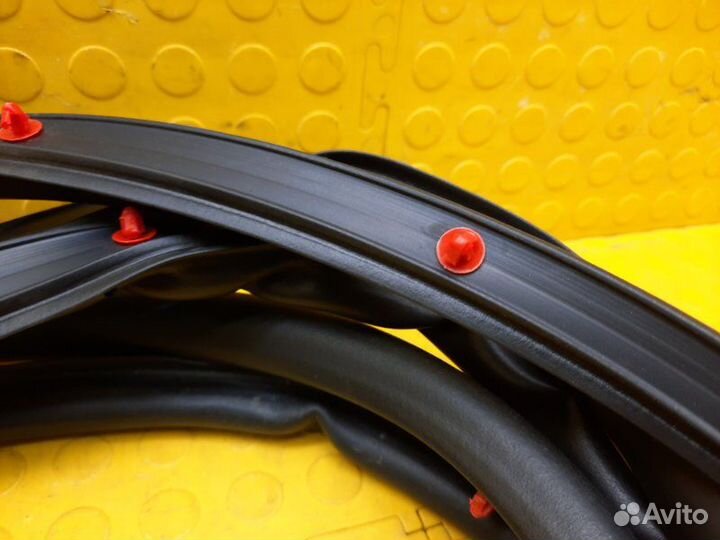 Б/У Уплотнитель двери В хорошем состоянии