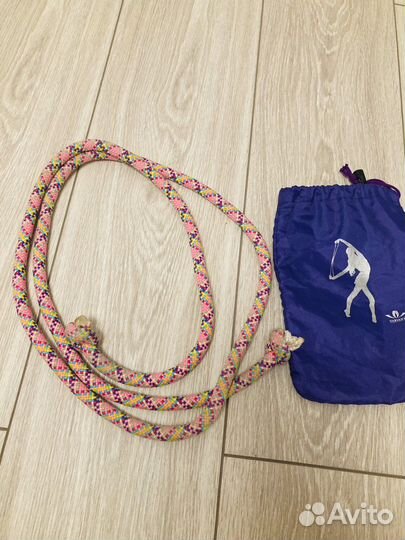 Гимнастическая скакалка