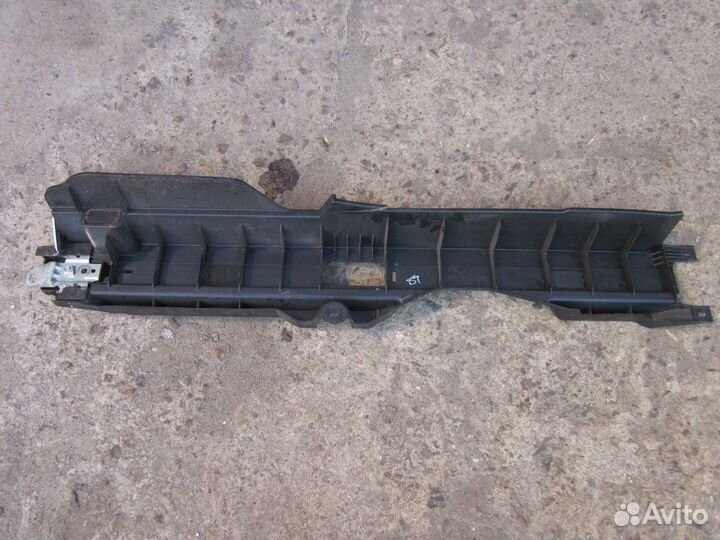 Направляющая крышки пола левая