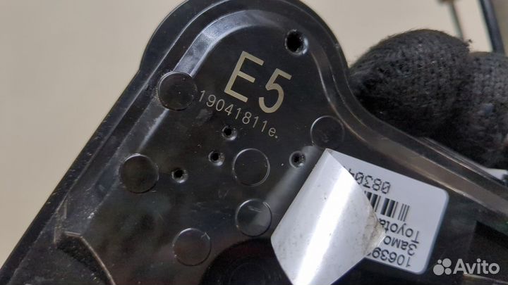 Замок двери Toyota Camry XV70, 2019