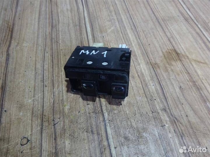 Кнопка аварийной сигнализации Mitsubishi Space Ru