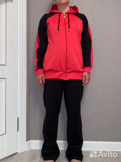 Спортивный костюм женский