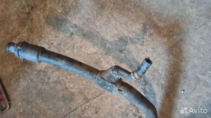 Патрубок системы охлаждения Ford Mondeo 3 1.8-2.0