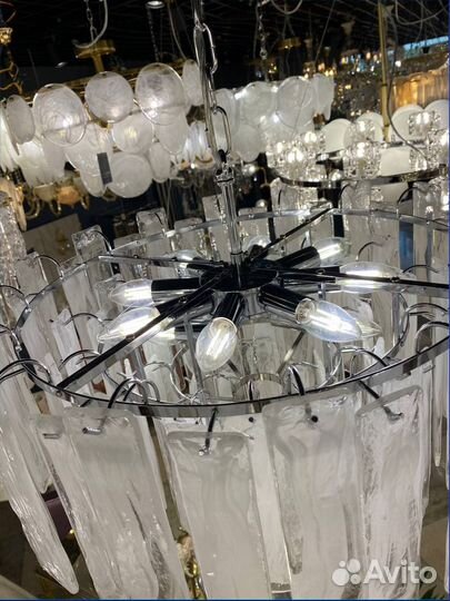 Уникальная люстра из дизайнерского стакла