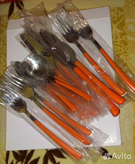 Набор столовых приборов ложки вилки ножи посуда