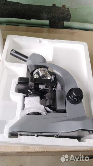 Монокулярный микроскоп Levenhuk 700M 69655