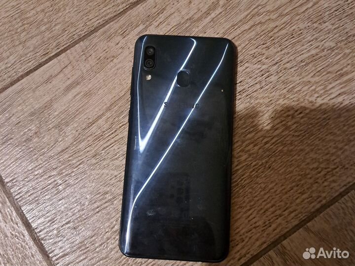 Samsung Galaxy A30, 3/32 ГБ