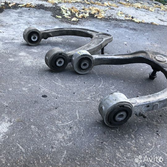 Рычаг передний верхний Cadillac SRX/STS 1