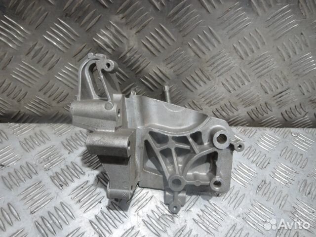 Кронштейн двс Focus 2 (05-11) /Focus 3 (11-15) 1.6