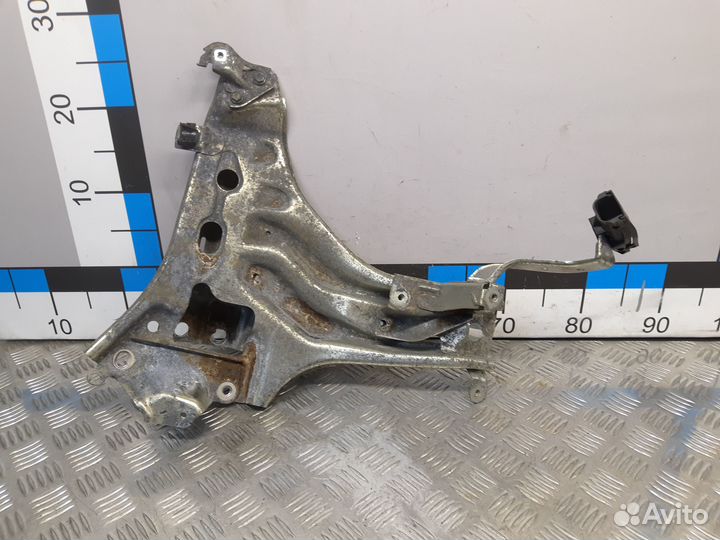 Б/У Кронштейн инвертора Toyota Auris 2010,Toyo