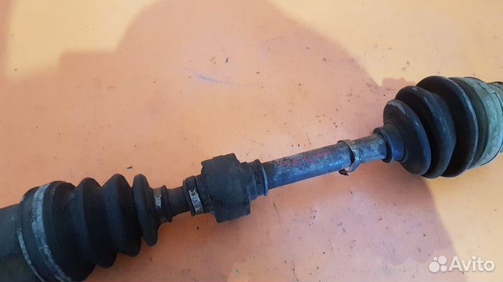 Привод передний левый на Hyundai Matrix