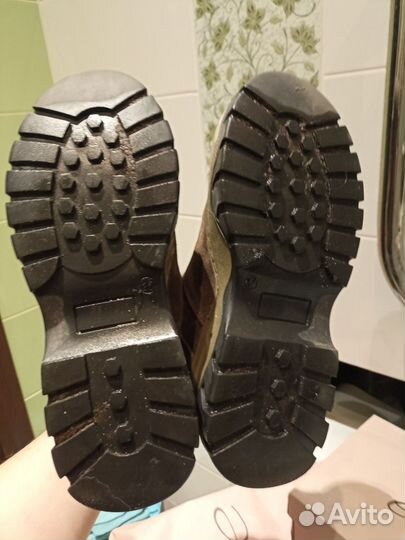 Кроссовки эконика 37