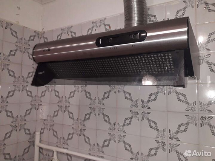 Вытяжка 60см