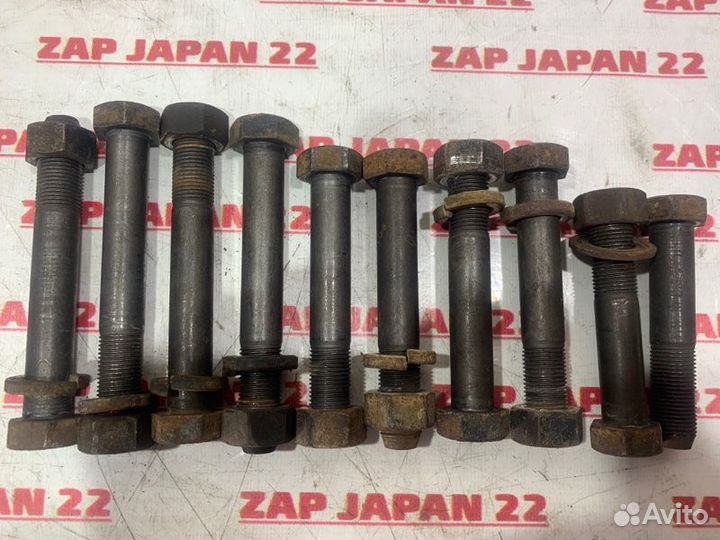 Болты подвески задние Mitsubishi Delica PE8W 4M40