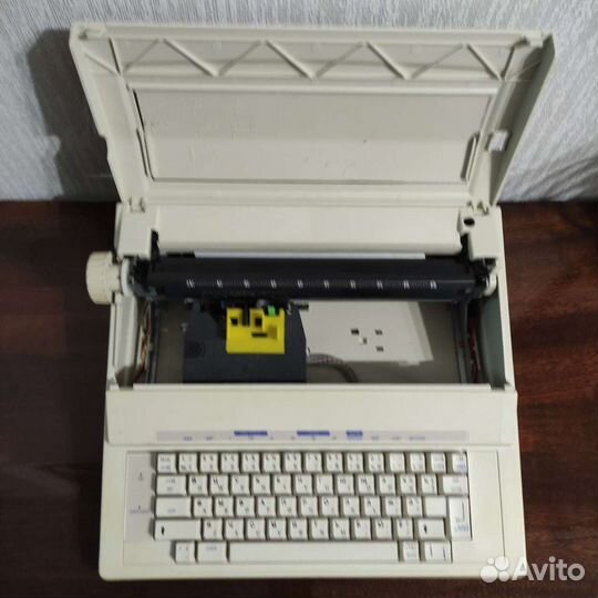 Пишущая машинка электрическая