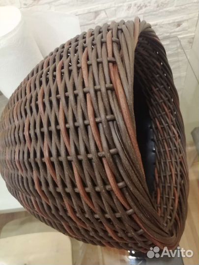 Кашпо важно из ротанга