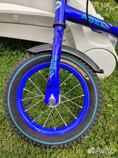 Беговел с ручным тормозом