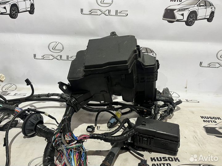 Блок предохранителей под капотом lexus rx 4