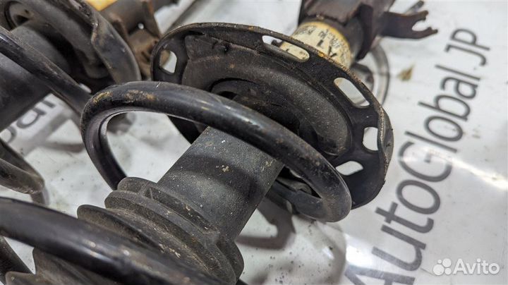 Амортизатор/стойка передняя правая Honda Vezel