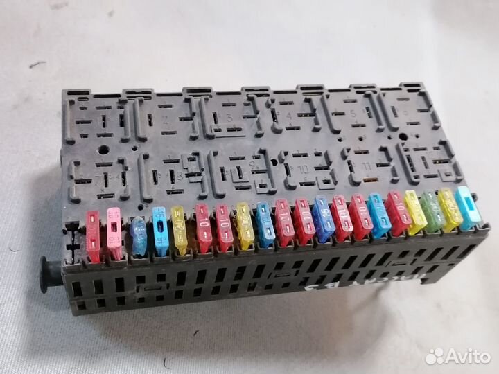 Блок предохранителей Volkswagen Passat B3 (88-93)