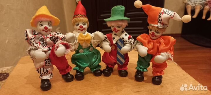 Маленькие фарфоровые клоуны