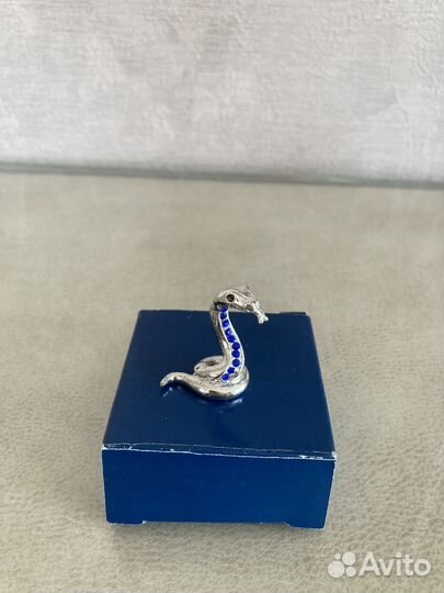 Фигурка змеи