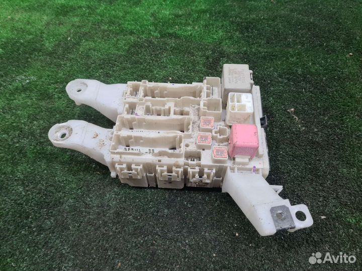 Блок предохранителей салона toyota Auris (E15)