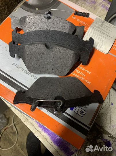 Новые передние колодки mercedes 202 210