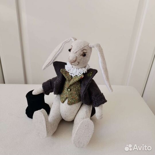 Игрушка ручной работы кролик